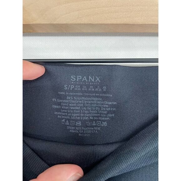 Spanx Look At Me Now Seamless Black & Grey Camo Shaping Leggings Size Small - Picture 2 of 4